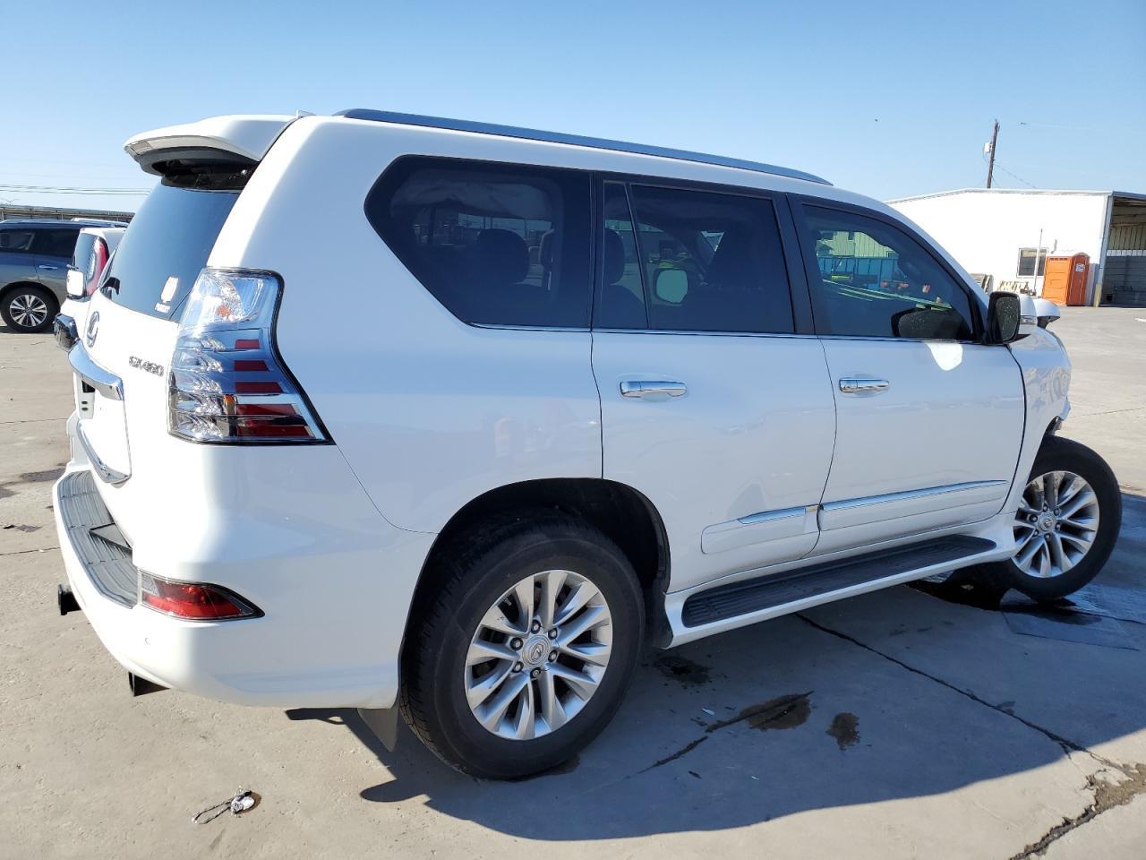 2017 LEXUS GX 460 - Image 3