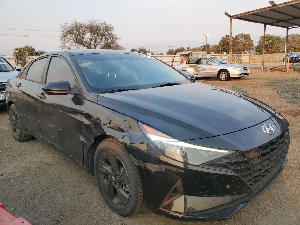 2022 HYUNDAI ELANTRA SE - Image 4