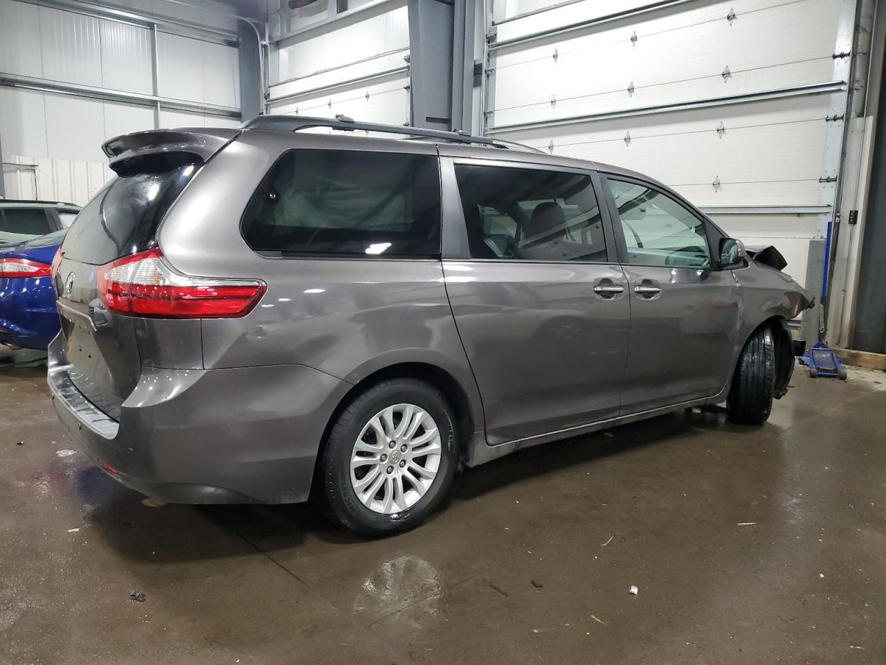 2015 TOYOTA SIENNA XLE - Фото 3