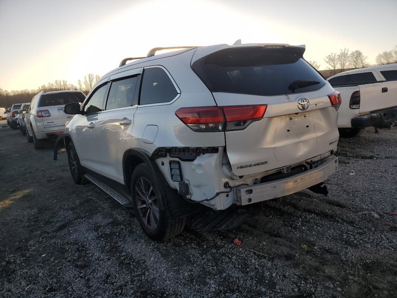 2019 TOYOTA HIGHLANDER - Фото 2