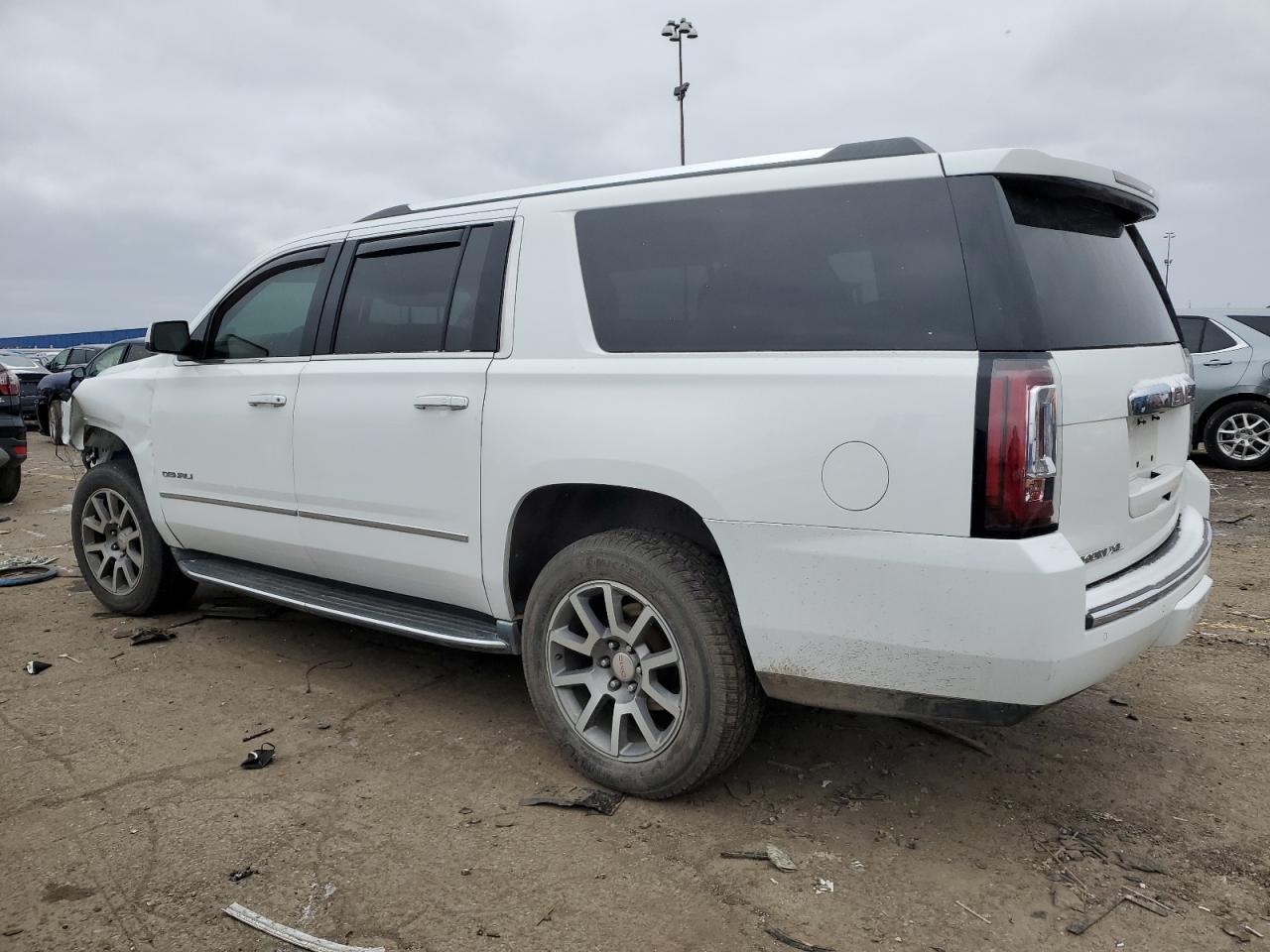 2016 GMC YUKON XL D - Фото 2