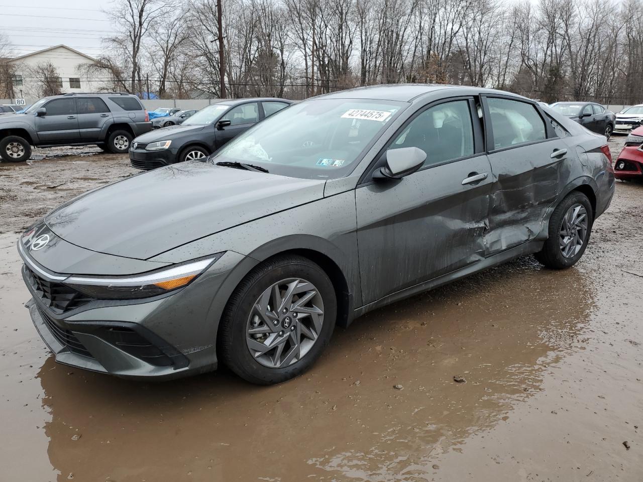 2024 HYUNDAI ELANTRA SE