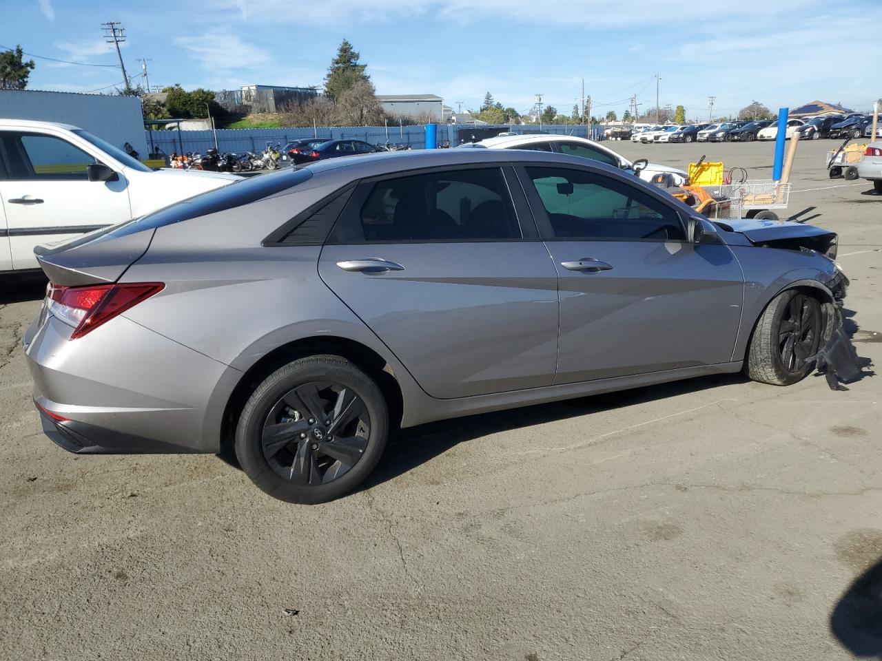 2022 HYUNDAI ELANTRA SE - Фото 3