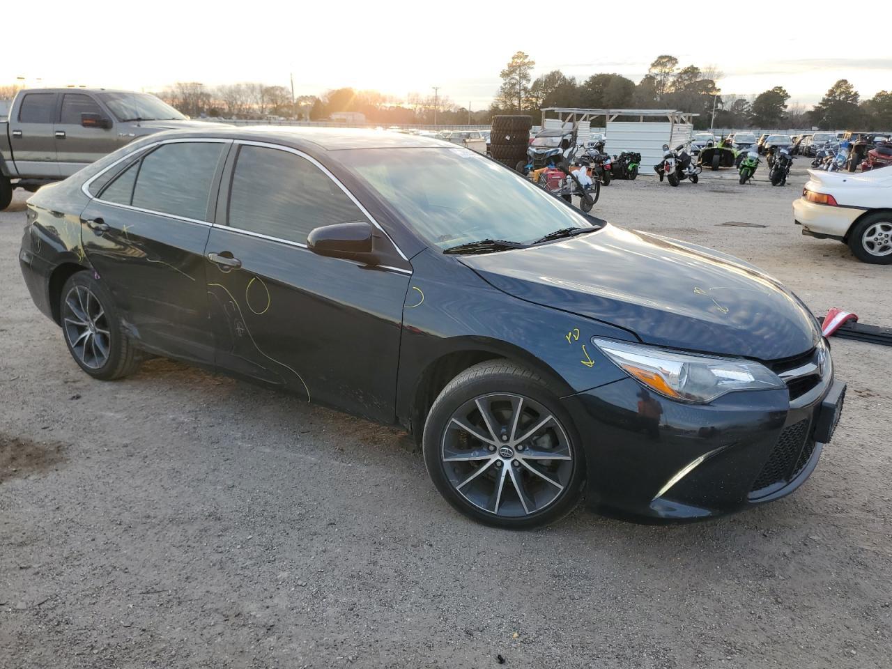 2015 TOYOTA CAMRY LE - Фото 4