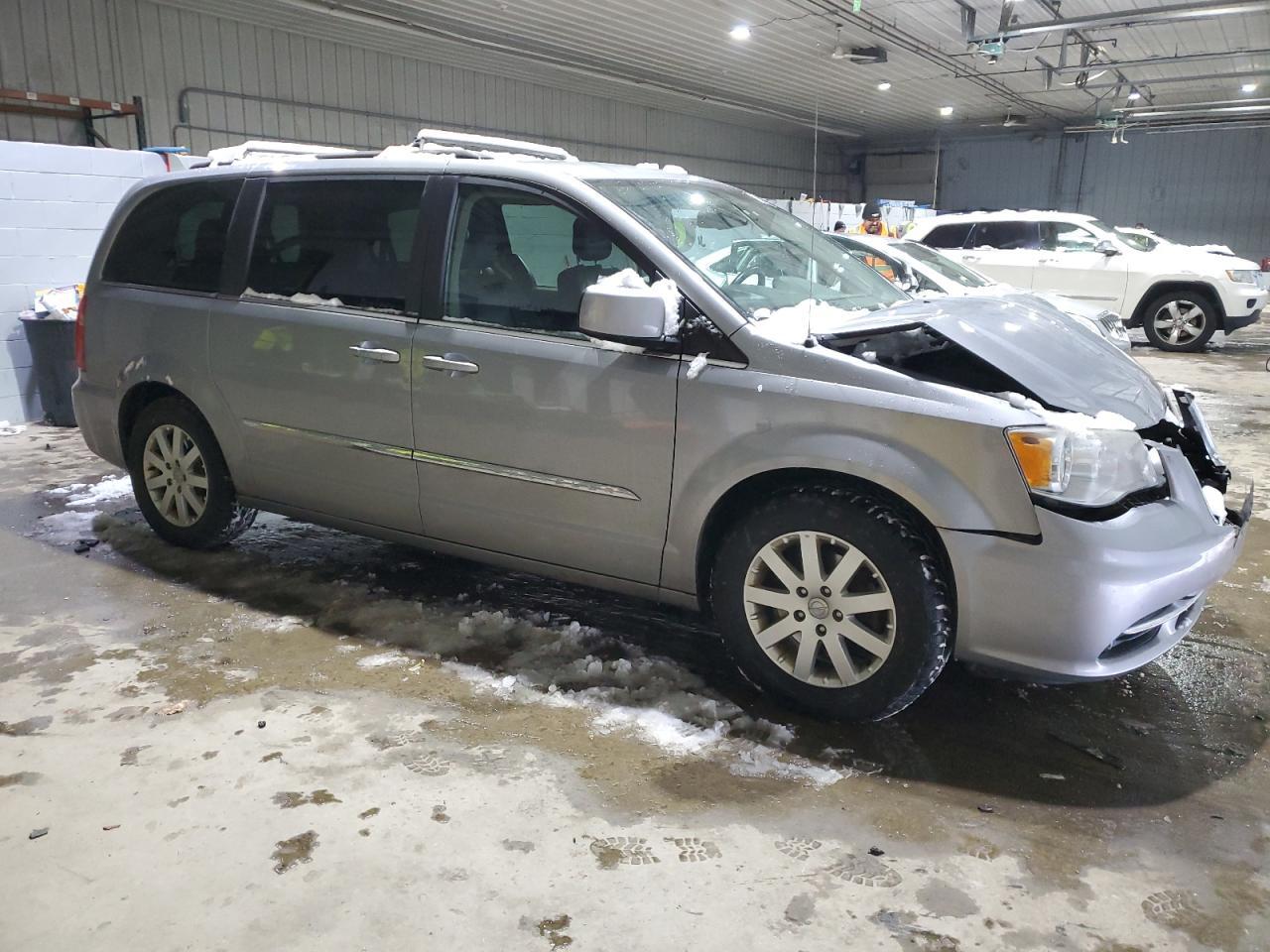 2014 CHRYSLER TOWN & COU - Image 4