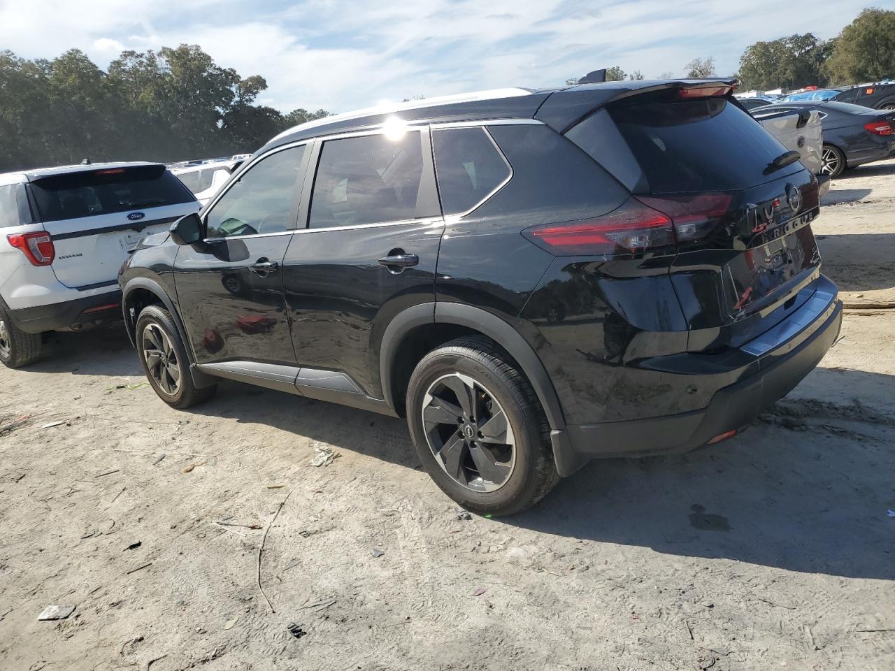 2024 NISSAN ROGUE SV - Image 2