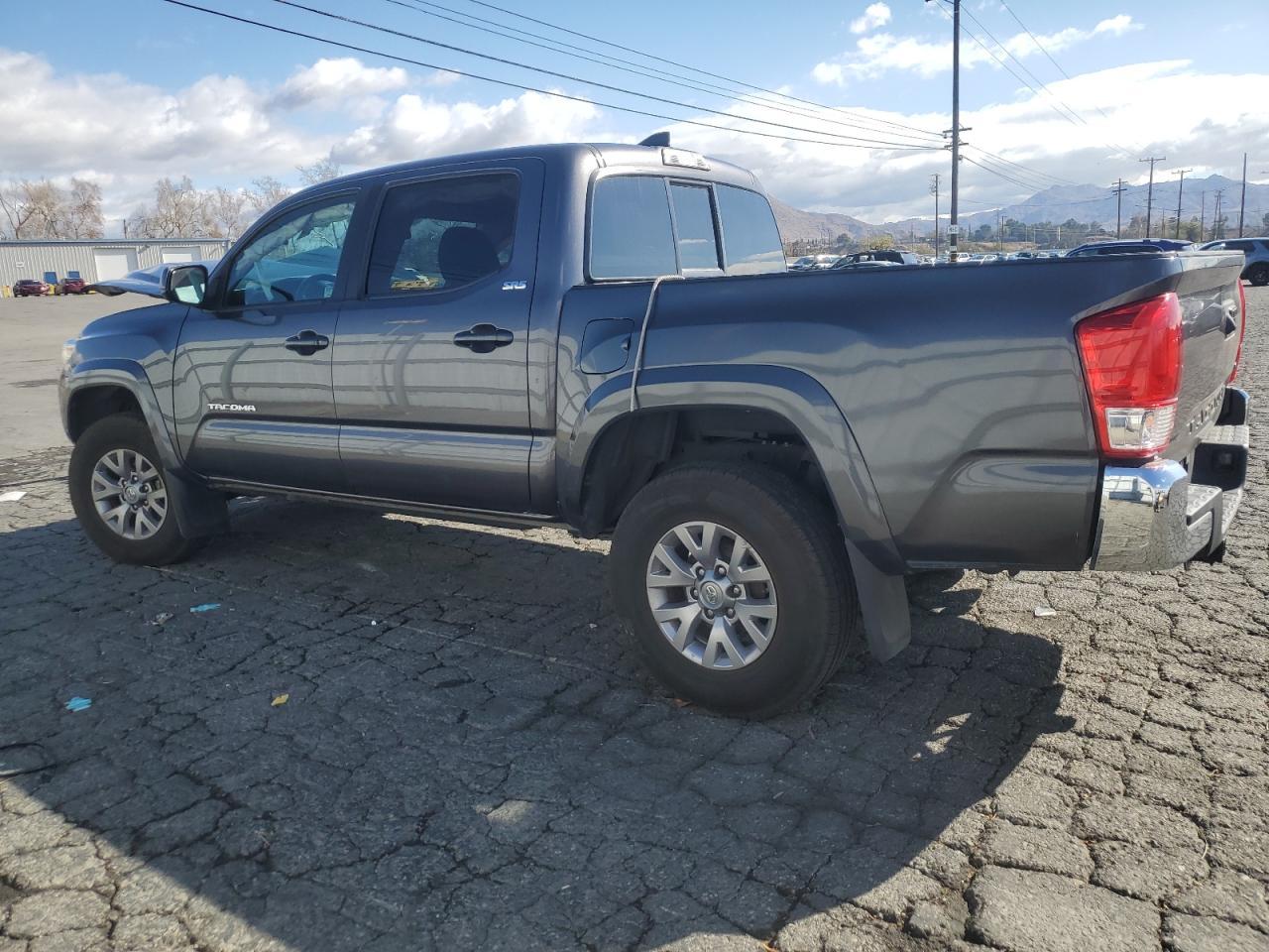 2017 TOYOTA TACOMA DOU - Фото 2