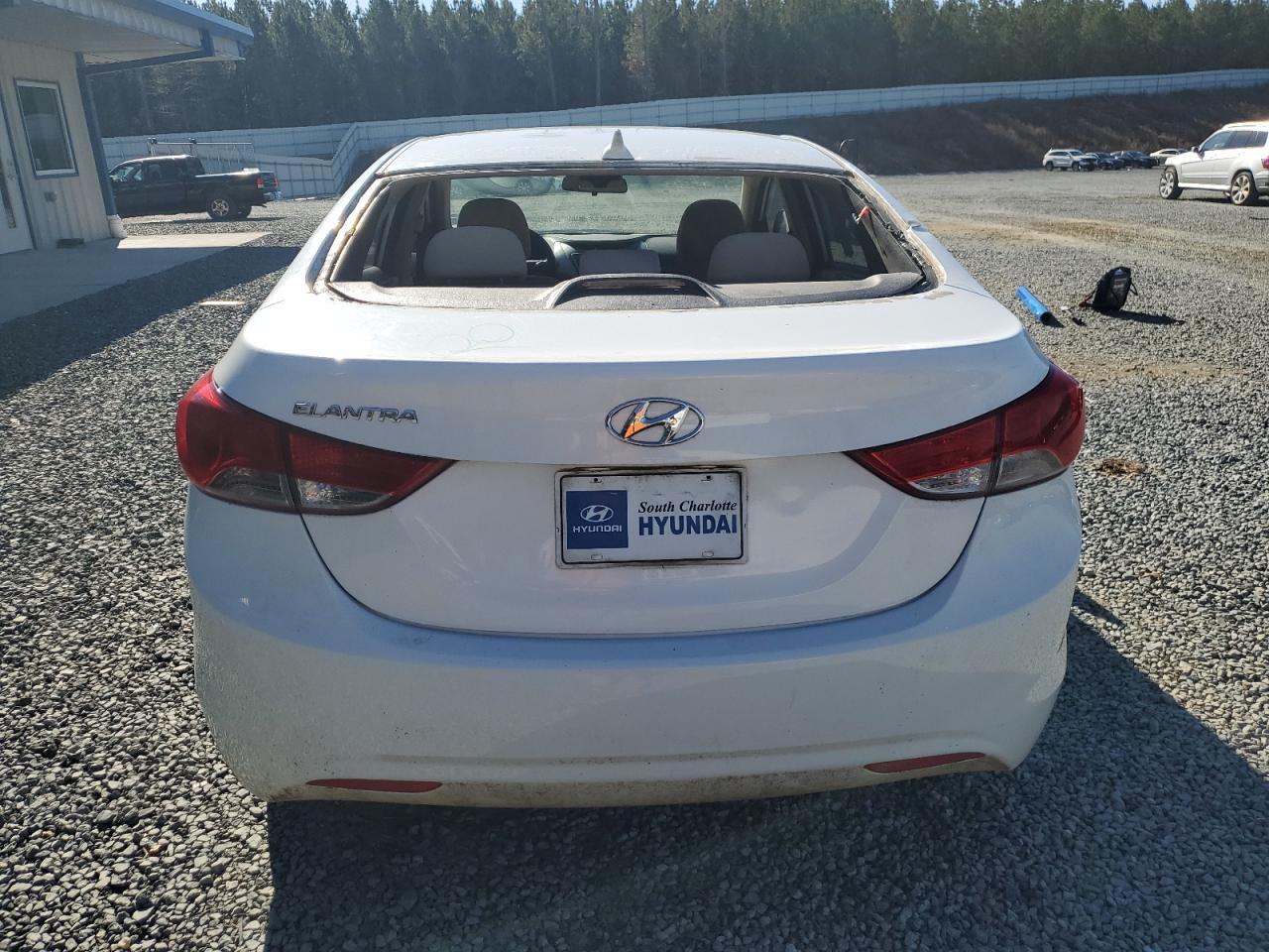 2013 HYUNDAI ELANTRA GL - Image 6