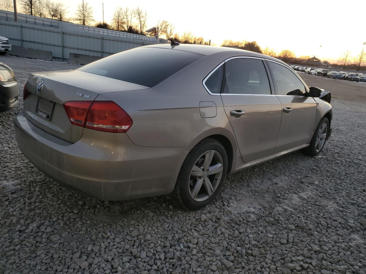 2015 VOLKSWAGEN PASSAT SE - Фото 3