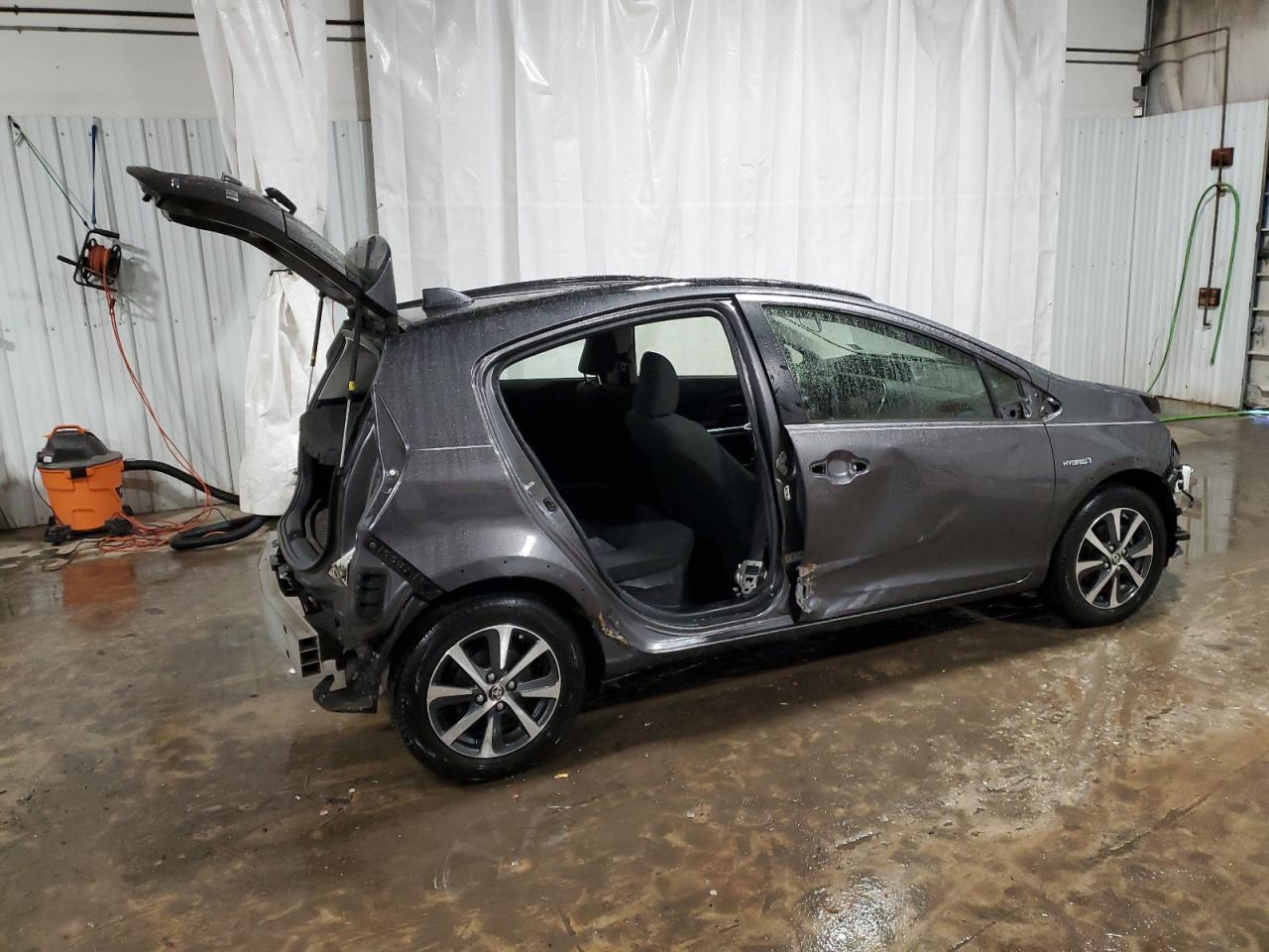 2019 TOYOTA PRIUS C - Фото 3