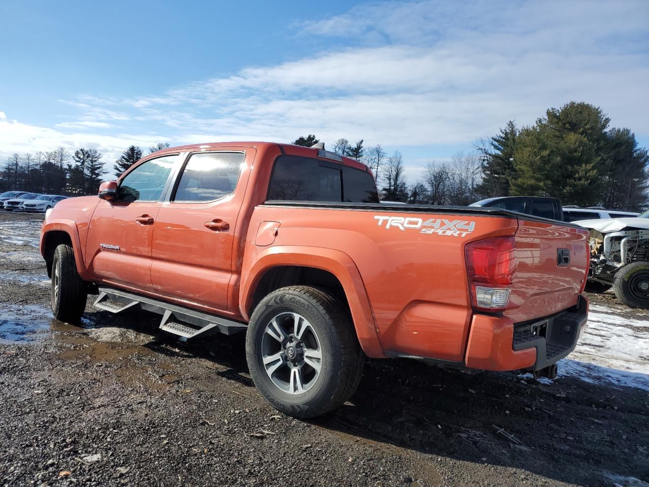 2017 TOYOTA TACOMA DOU - Фото 2