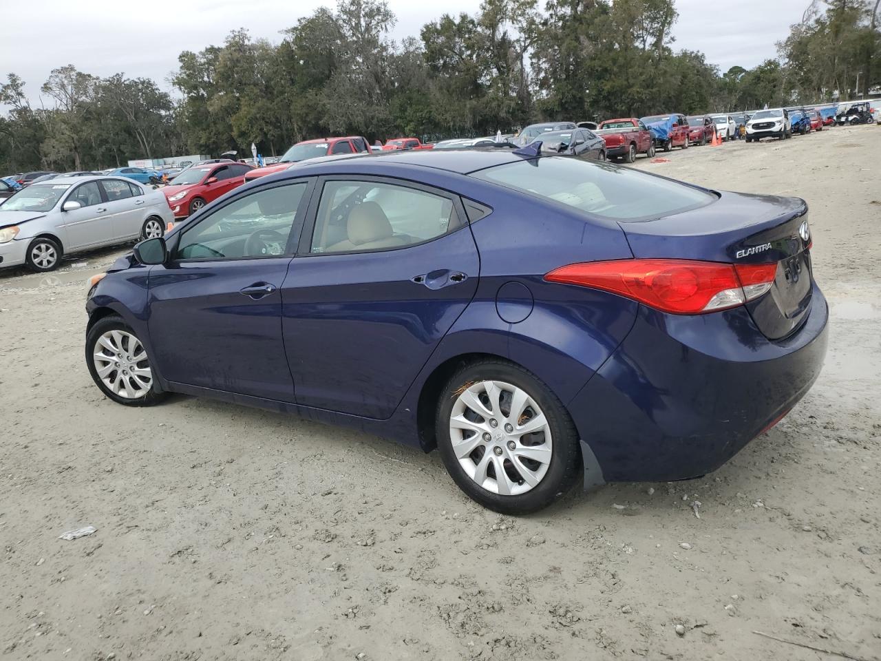 2013 HYUNDAI ELANTRA GL - Image 2