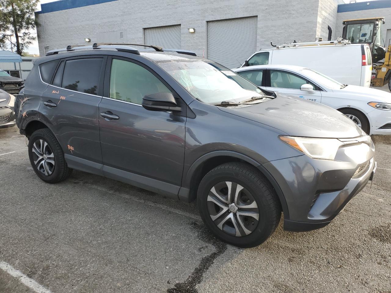 2017 TOYOTA RAV4 LE - Фото 4