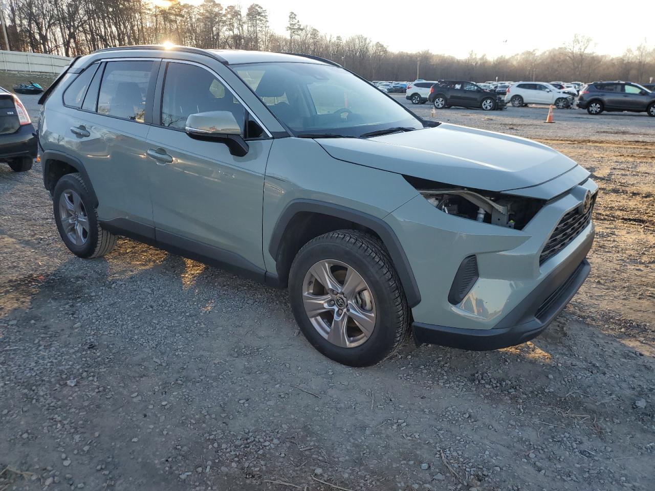 2022 TOYOTA RAV4 XLE - Фото 4