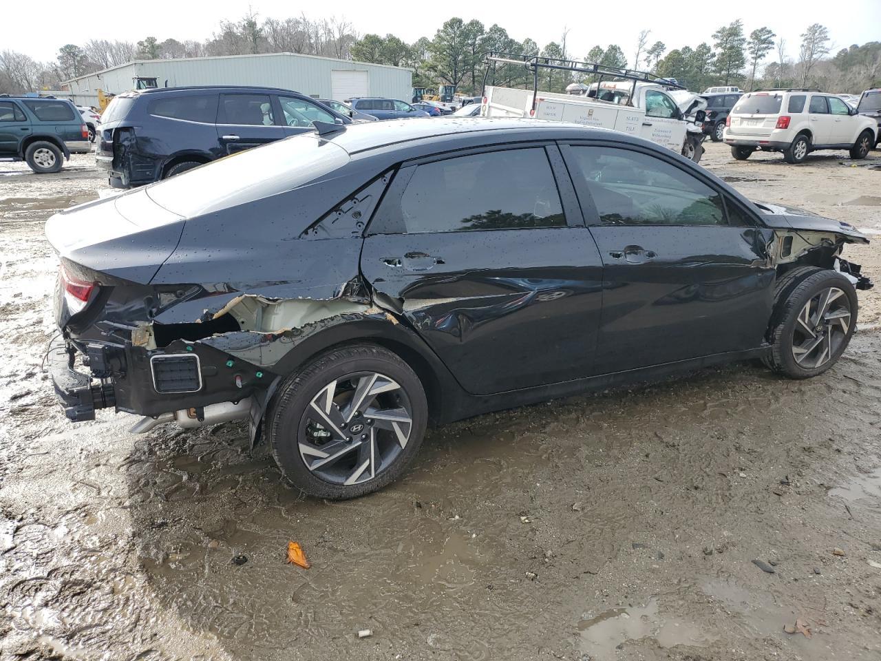 2024 HYUNDAI ELANTRA SE - Фото 3