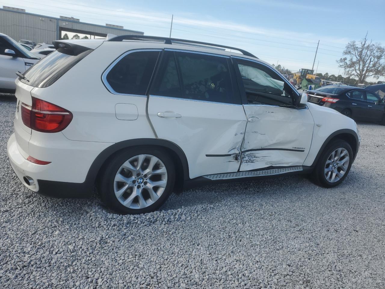 2013 BMW X5 XDRIVE3 - Image 3