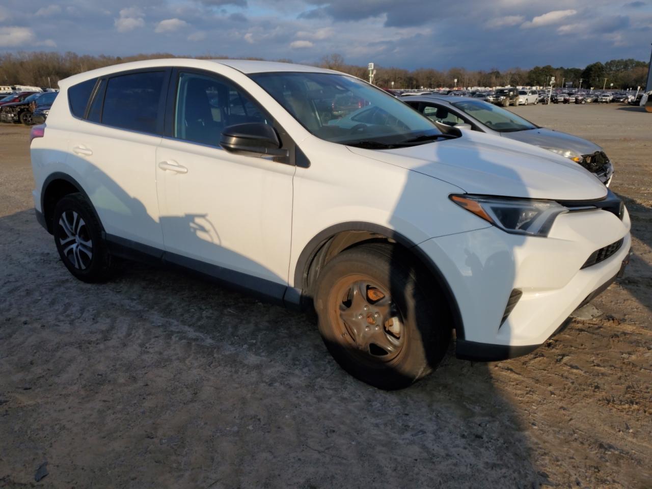 2018 TOYOTA RAV4 LE - Image 4
