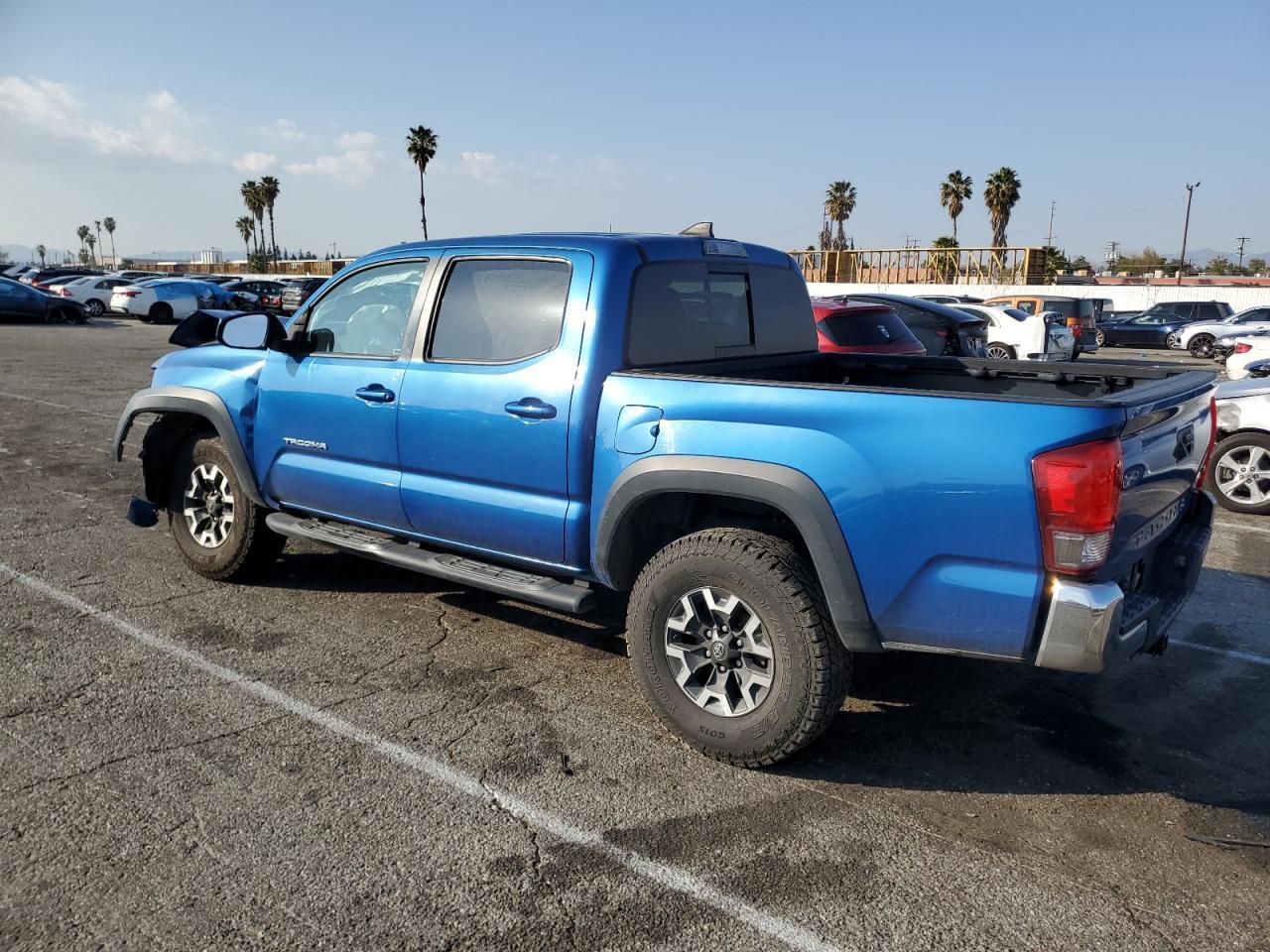 2017 TOYOTA TACOMA DOU - Фото 2