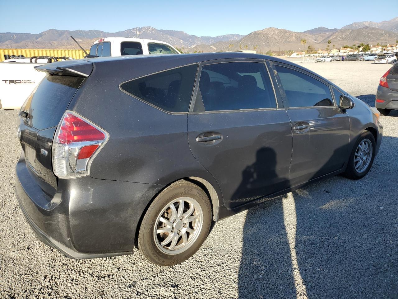 2017 TOYOTA PRIUS V - Image 3