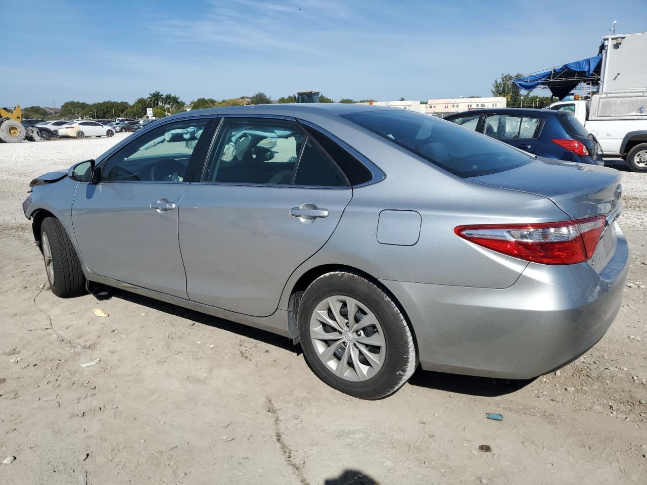 2017 TOYOTA CAMRY LE - Фото 2