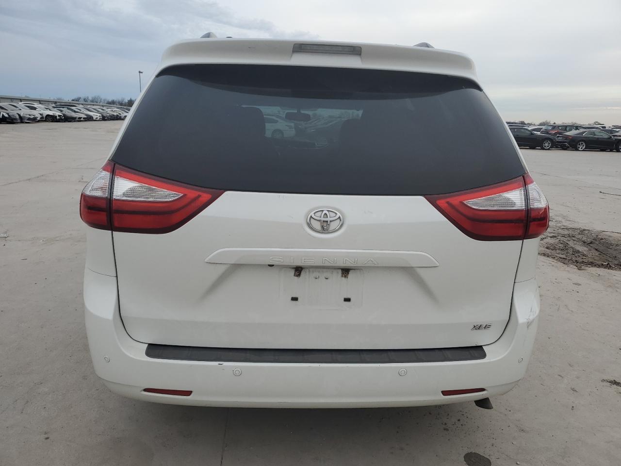 2015 TOYOTA SIENNA XLE - Фото 6