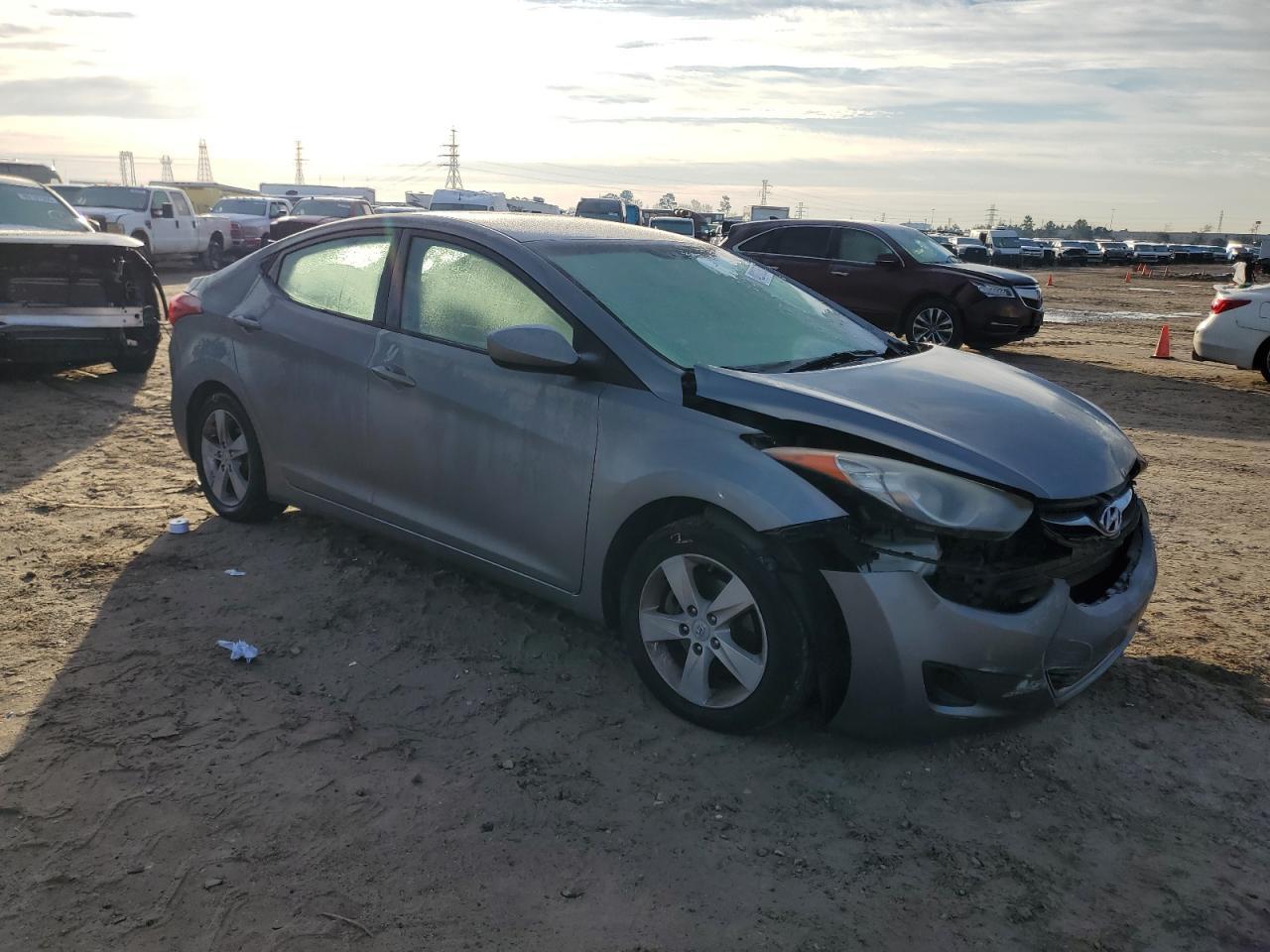 2011 HYUNDAI ELANTRA GL - Image 4