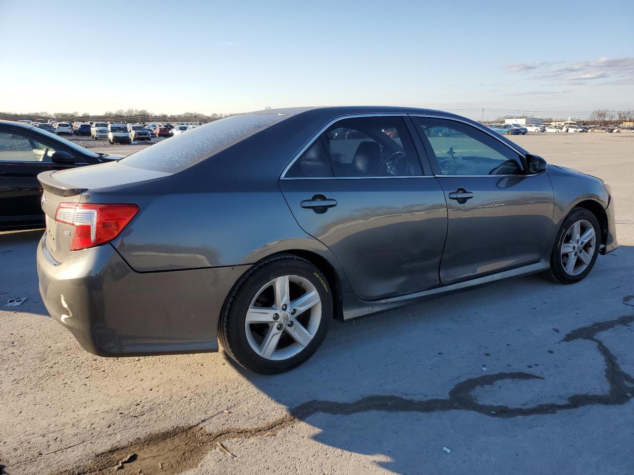 2014 TOYOTA CAMRY L - Фото 3