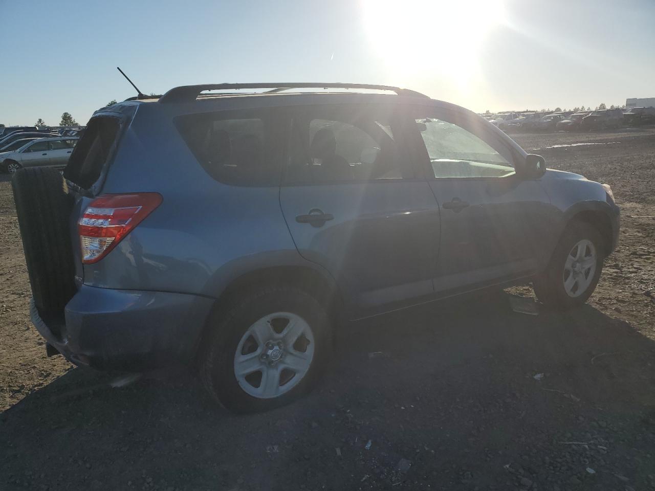 2011 TOYOTA RAV4 - Фото 3