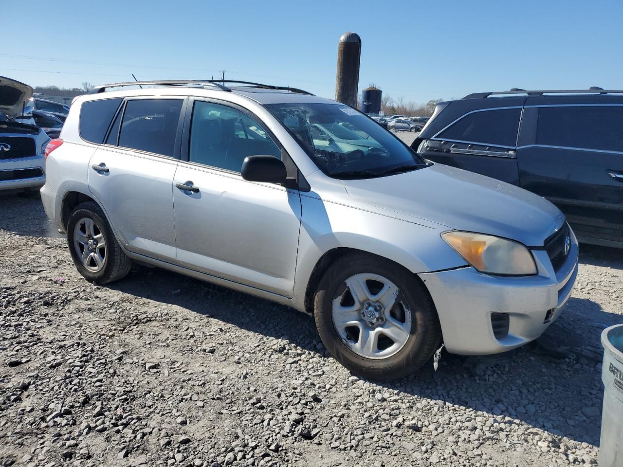 2011 TOYOTA RAV4 - Image 4