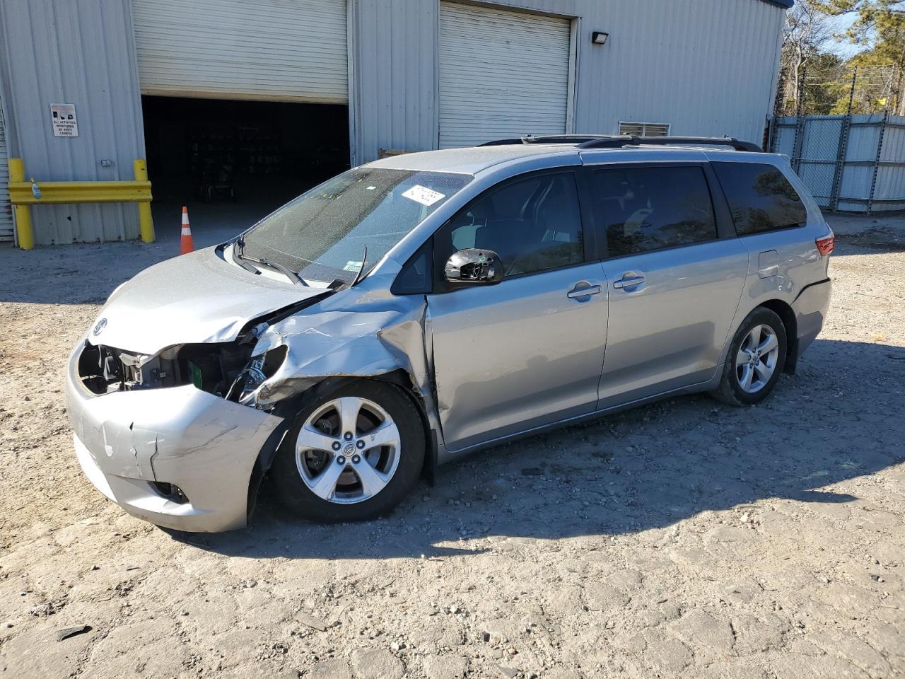2015 TOYOTA SIENNA LE