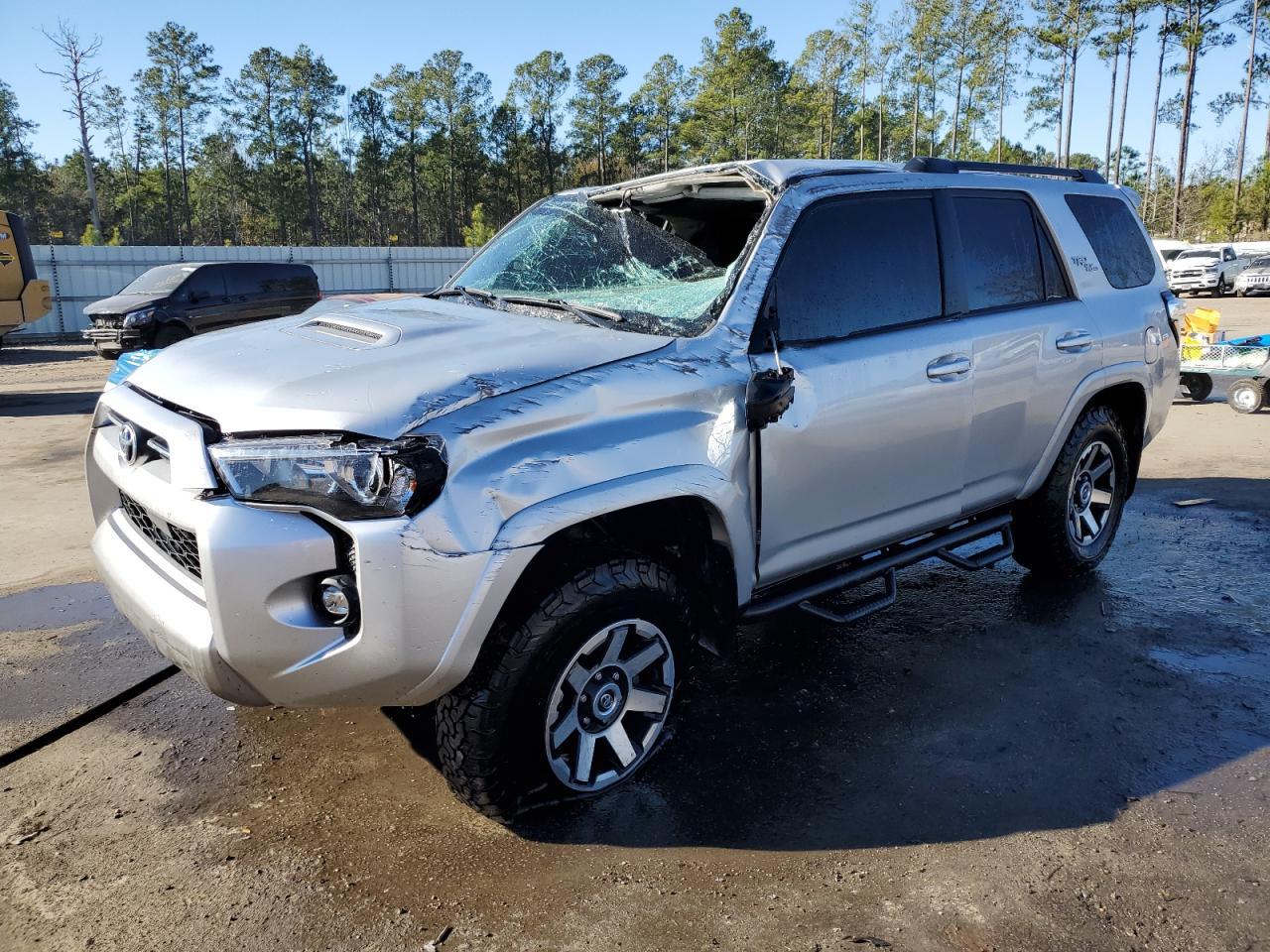 2022 TOYOTA 4RUNNER SR