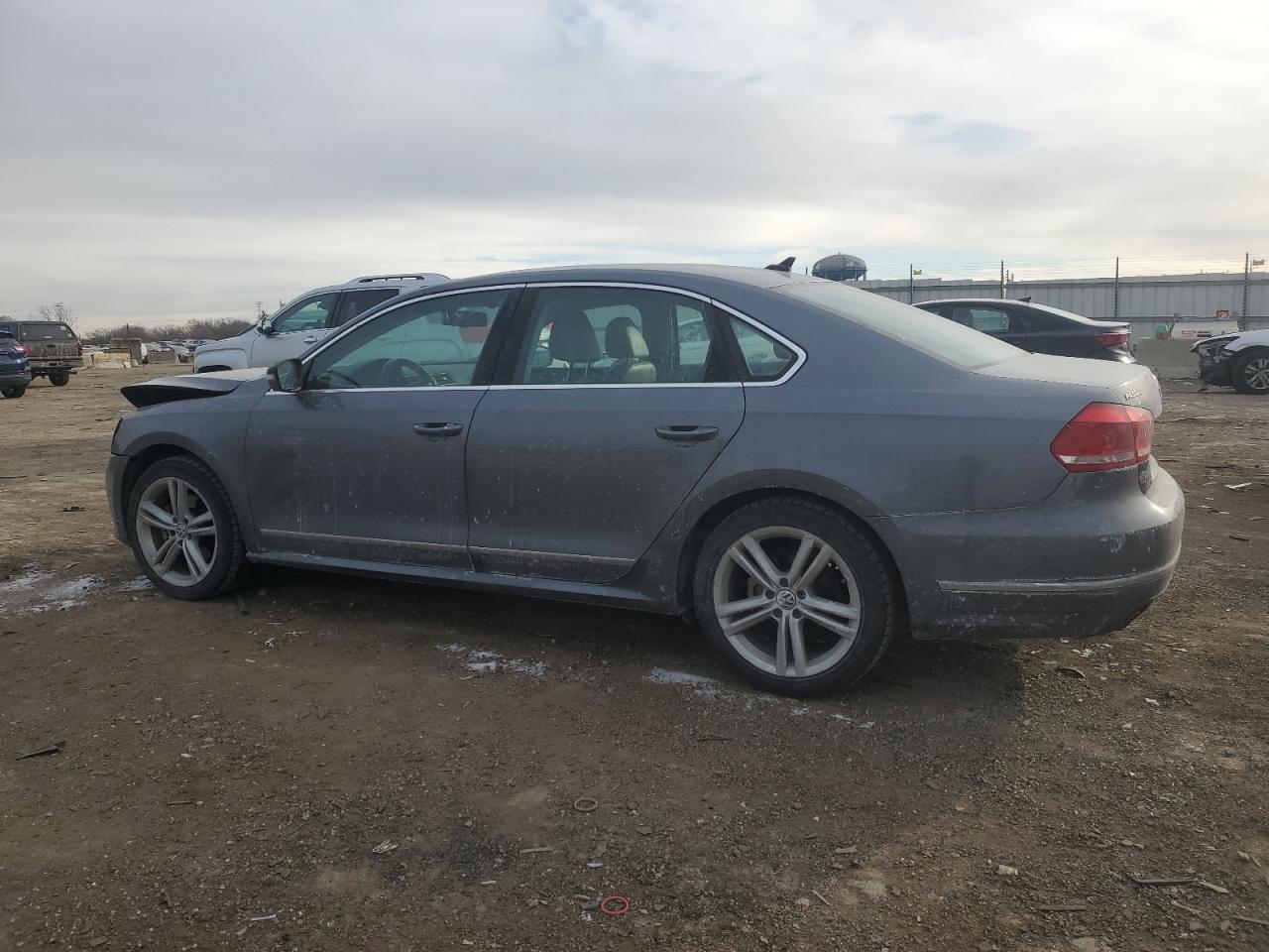 2014 VOLKSWAGEN PASSAT SEL - Фото 2