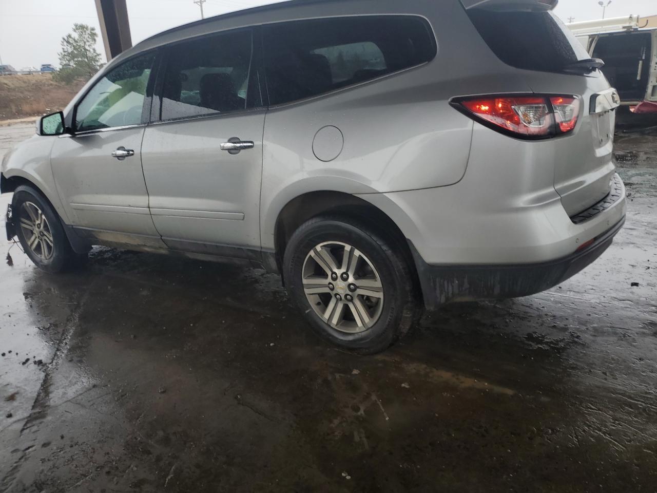 2015 CHEVROLET TRAVERSE L - Image 2