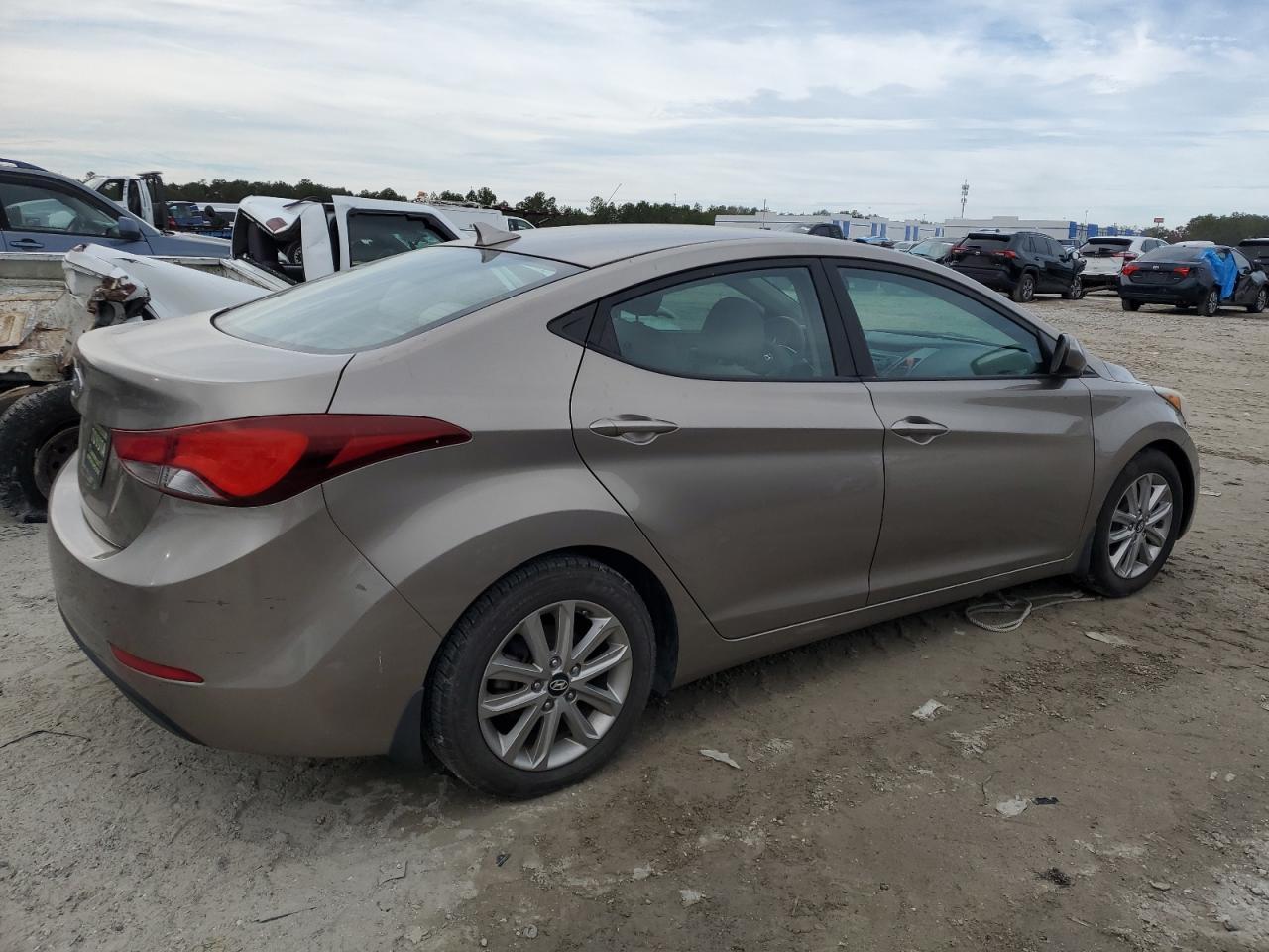 2015 HYUNDAI ELANTRA SE - Image 3
