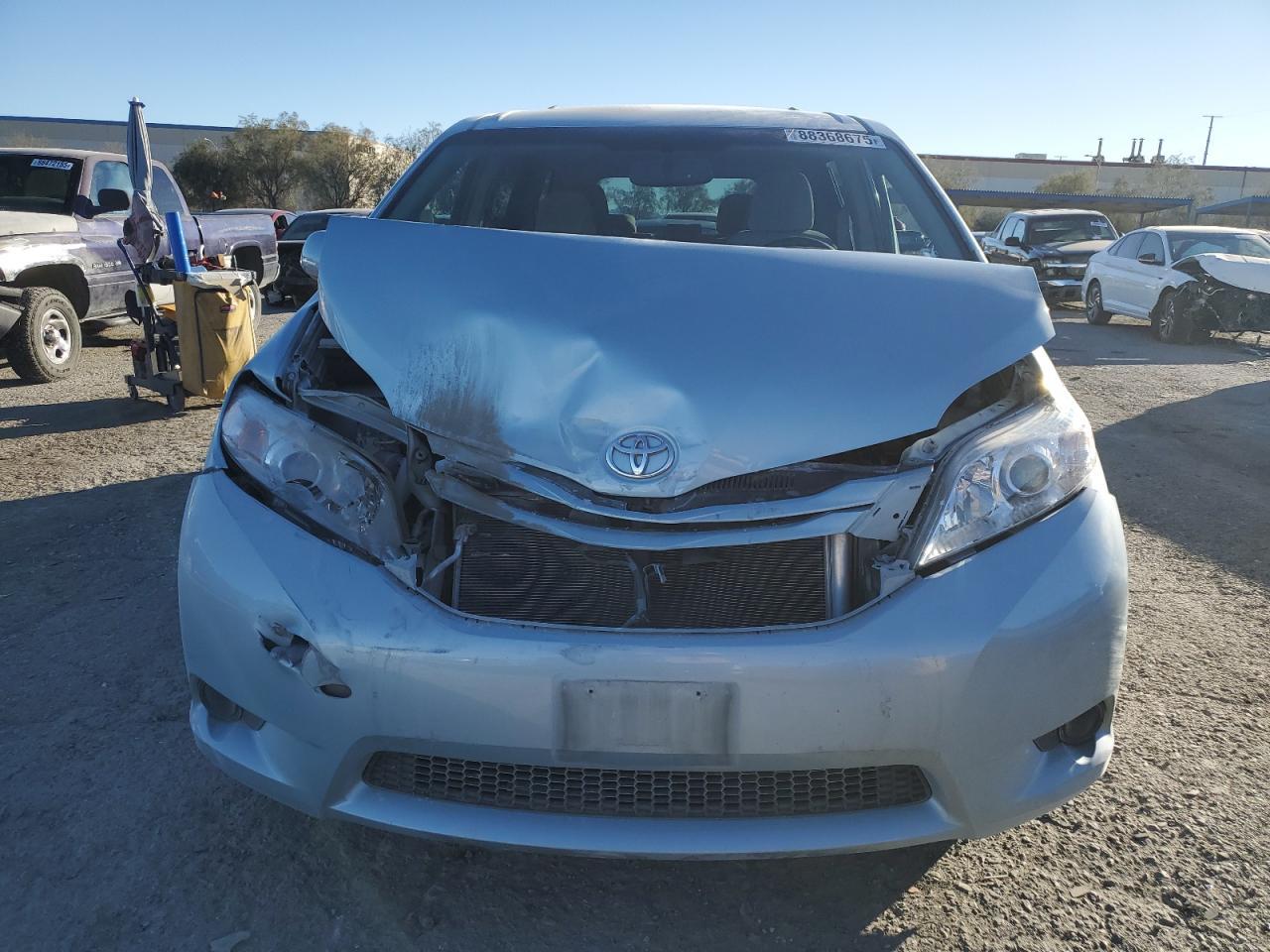 2015 TOYOTA SIENNA LE - Фото 5