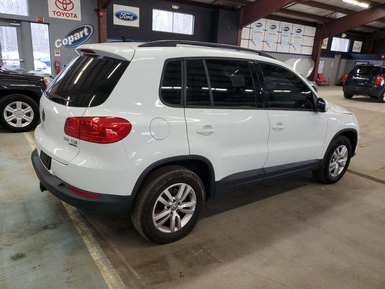 2015 VOLKSWAGEN TIGUAN S - Фото 3