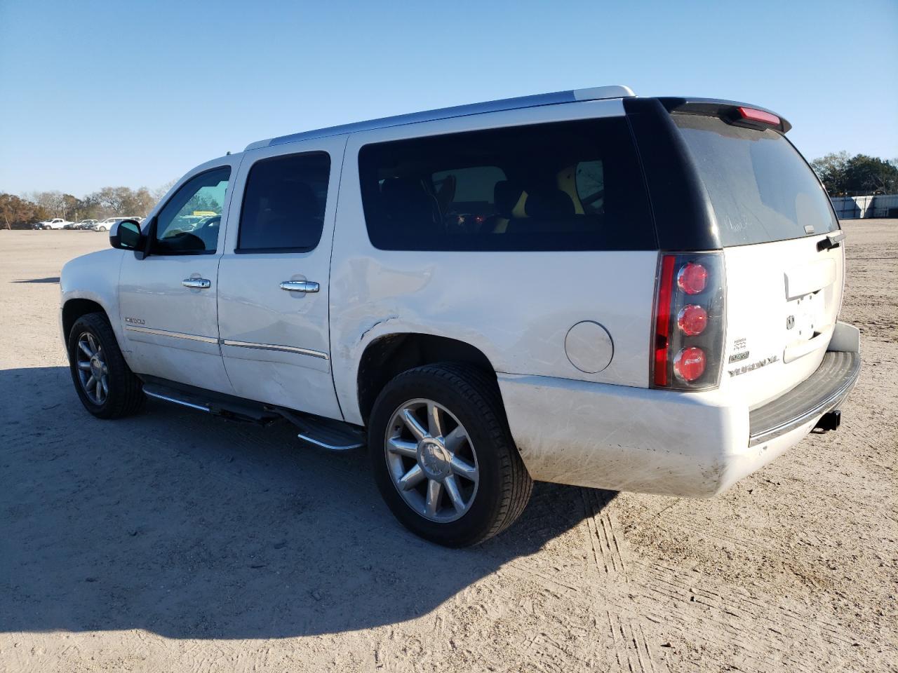 2012 GMC YUKON XL D - Image 2