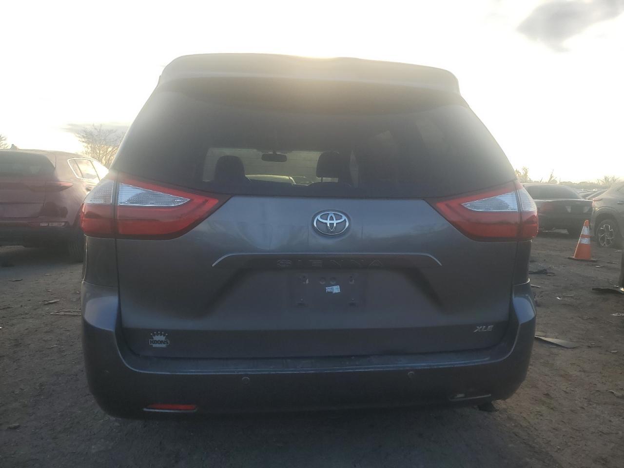2015 TOYOTA SIENNA XLE - Фото 6