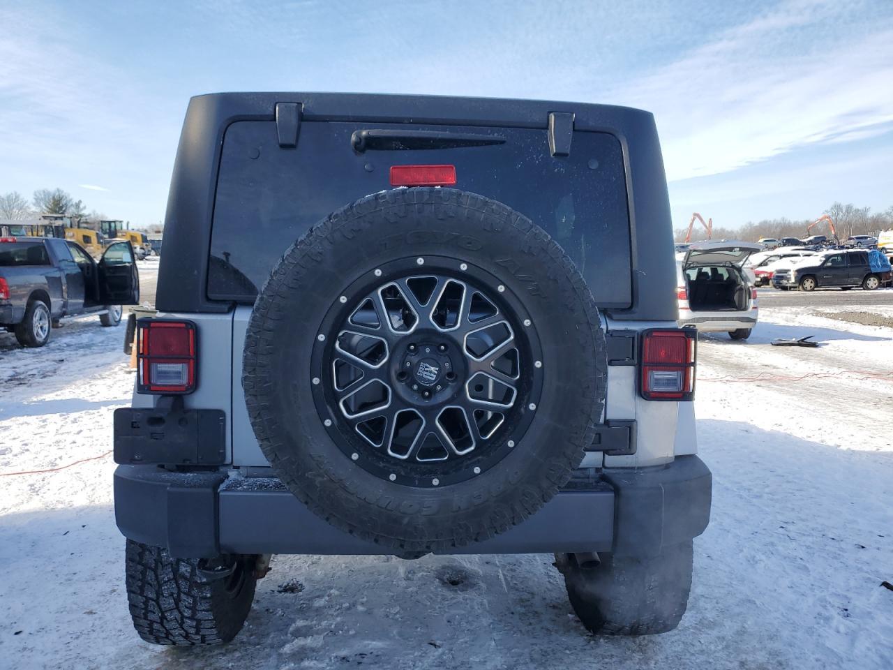 2017 JEEP WRANGLER U - Фото 6