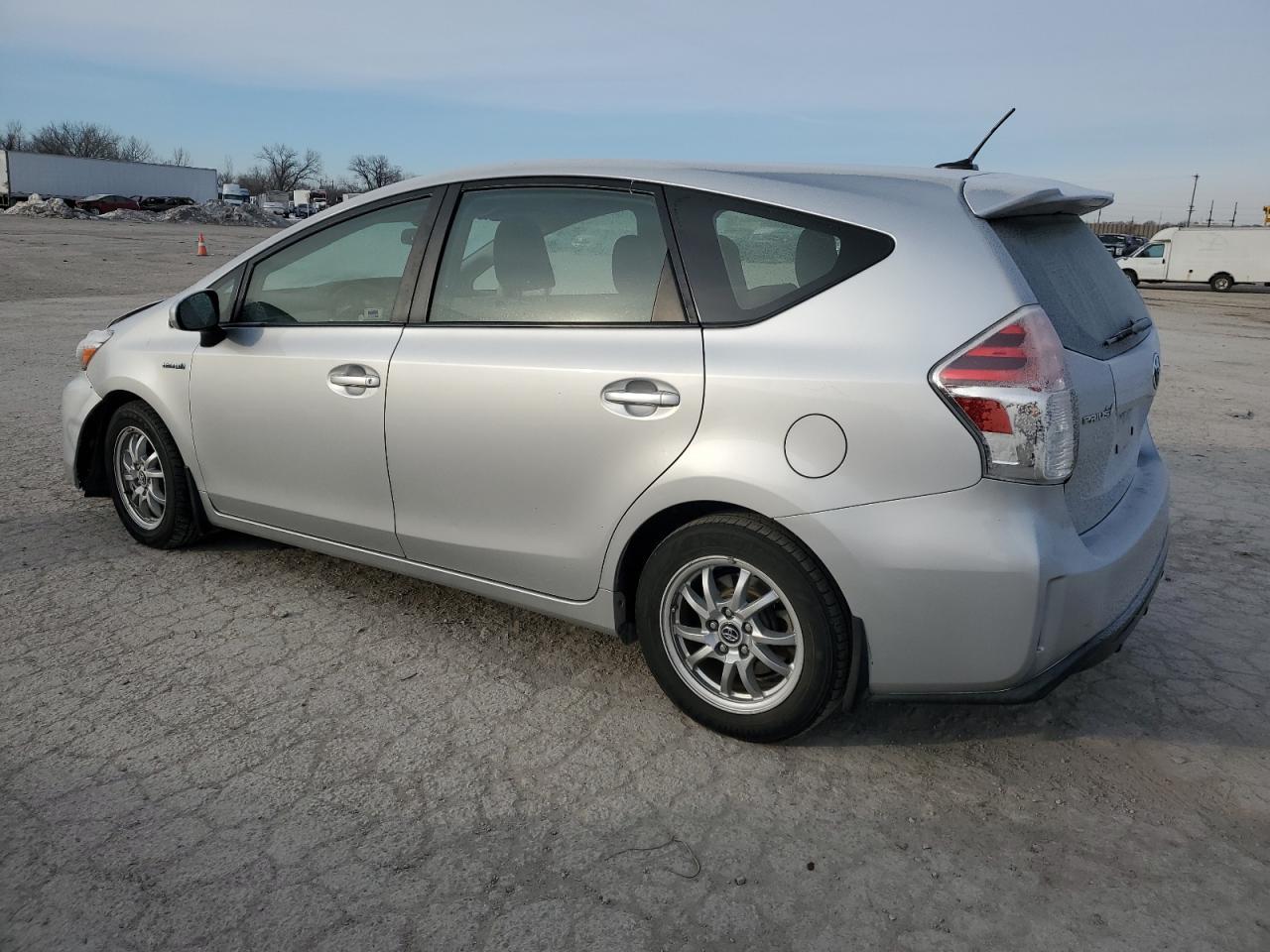 2016 TOYOTA PRIUS V - Image 2