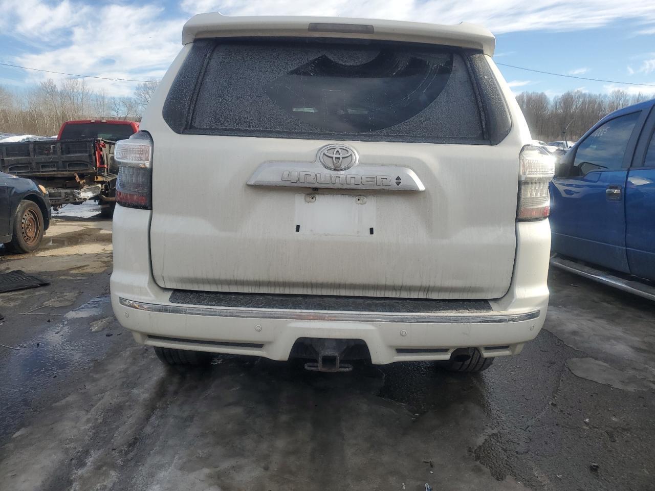 2017 TOYOTA 4RUNNER SR - Image 6