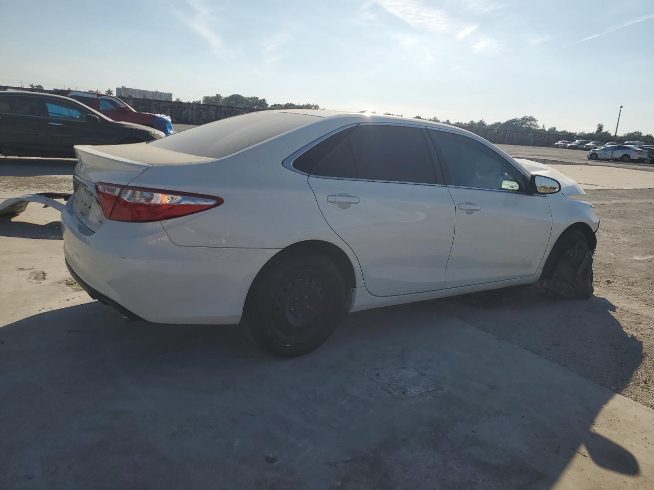 2015 TOYOTA CAMRY LE - Фото 3