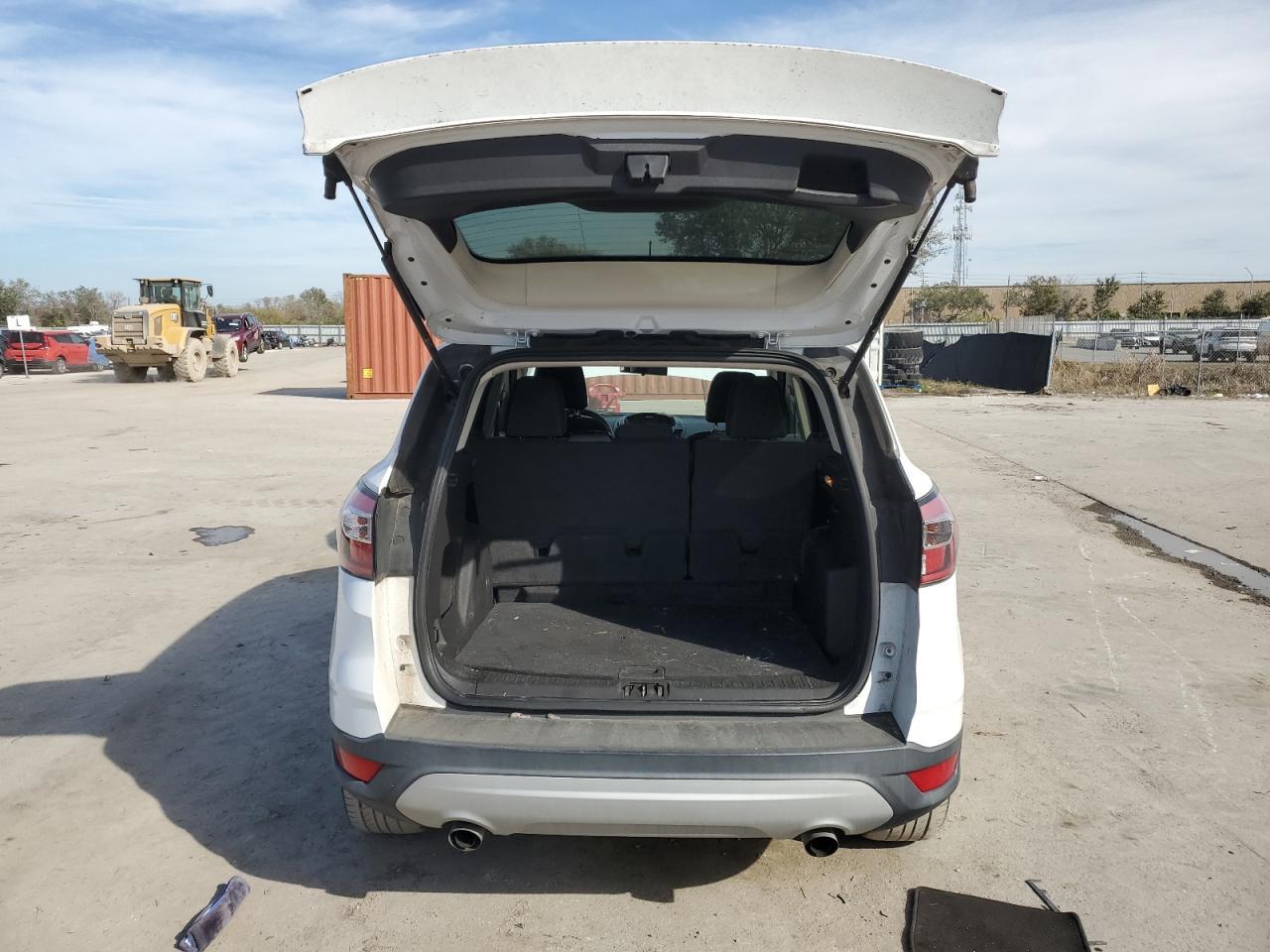 2017 FORD ESCAPE SE - Image 6