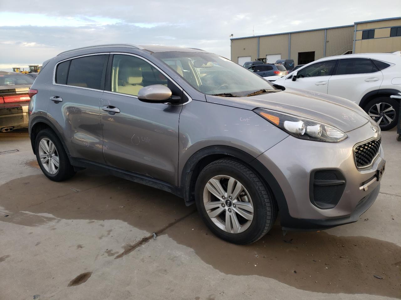 2017 KIA SPORTAGE L - Image 4