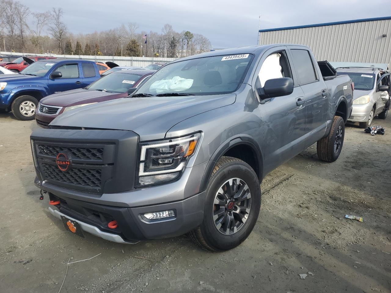2023 NISSAN TITAN SV