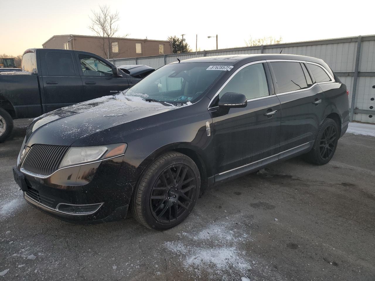 2013 LINCOLN MKT car image