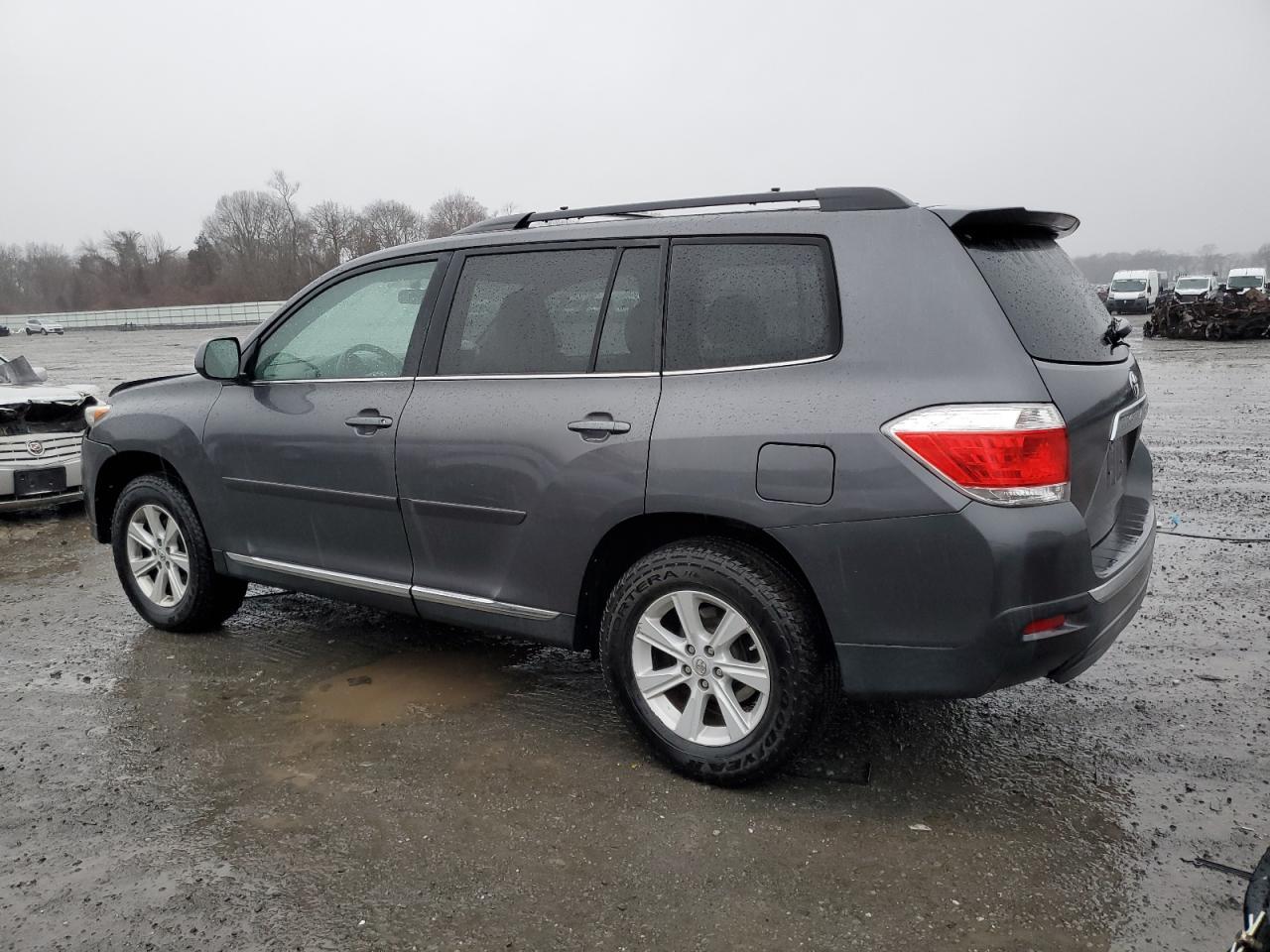 2012 TOYOTA HIGHLANDER - Image 2