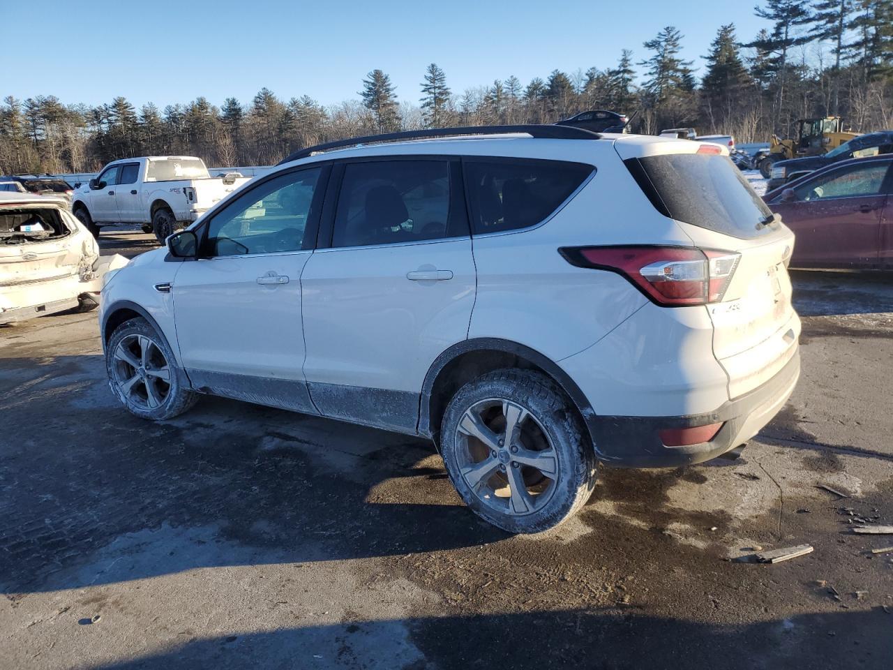 2017 FORD ESCAPE SE - Image 2