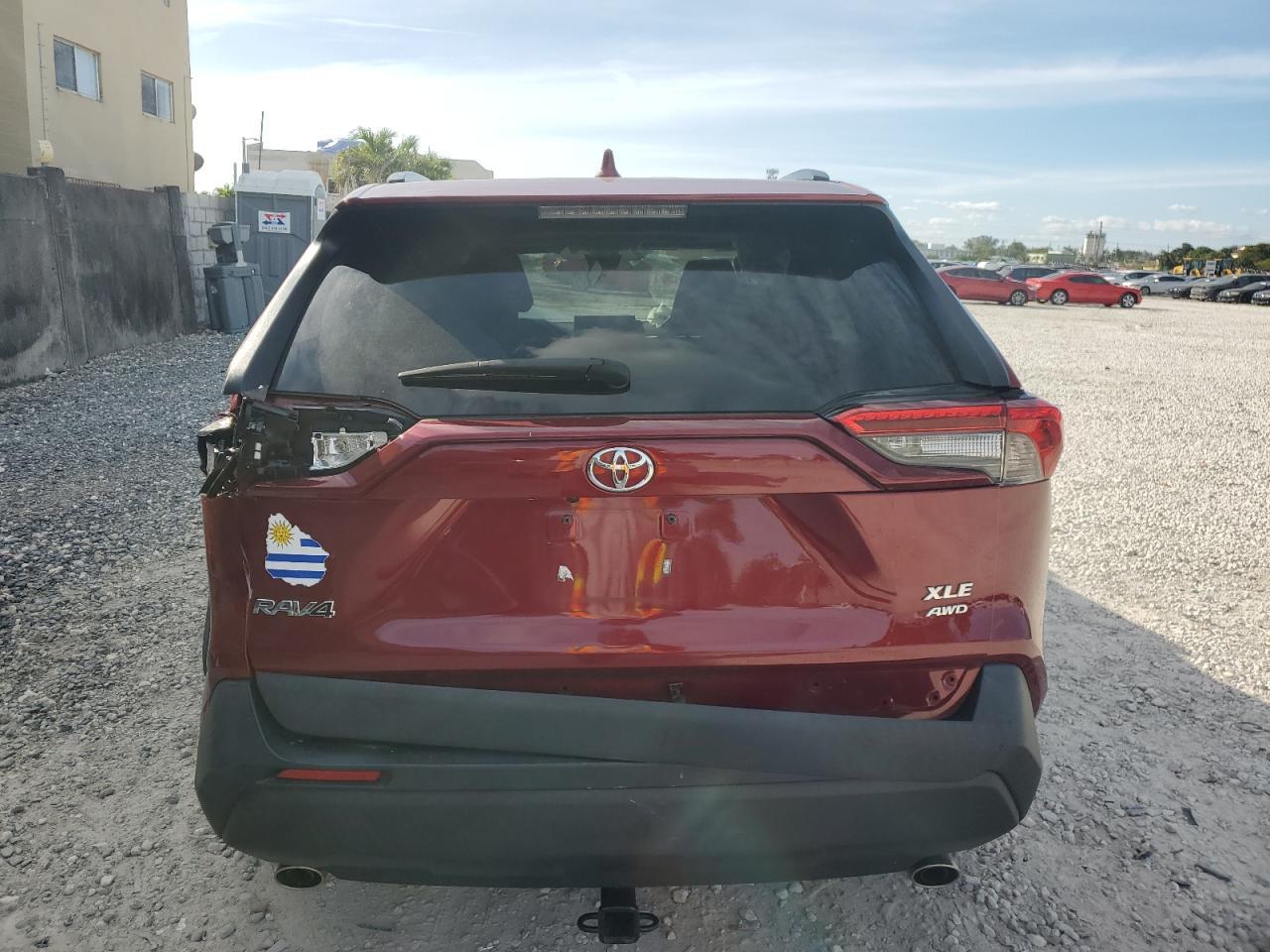 2020 TOYOTA RAV4 XLE - Image 6