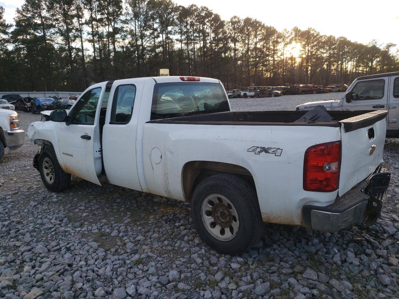2013 CHEVROLET SILVERADO - Image 2